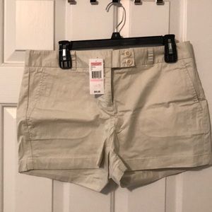 Vineyard vines dayboat shorts solid stone. Size 10